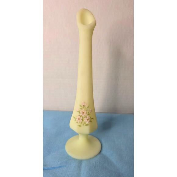 Fenton Custard Glowing Glass Bud Footed Vase 8" Handpainted Susan Lee -M - Picture 1 of 8